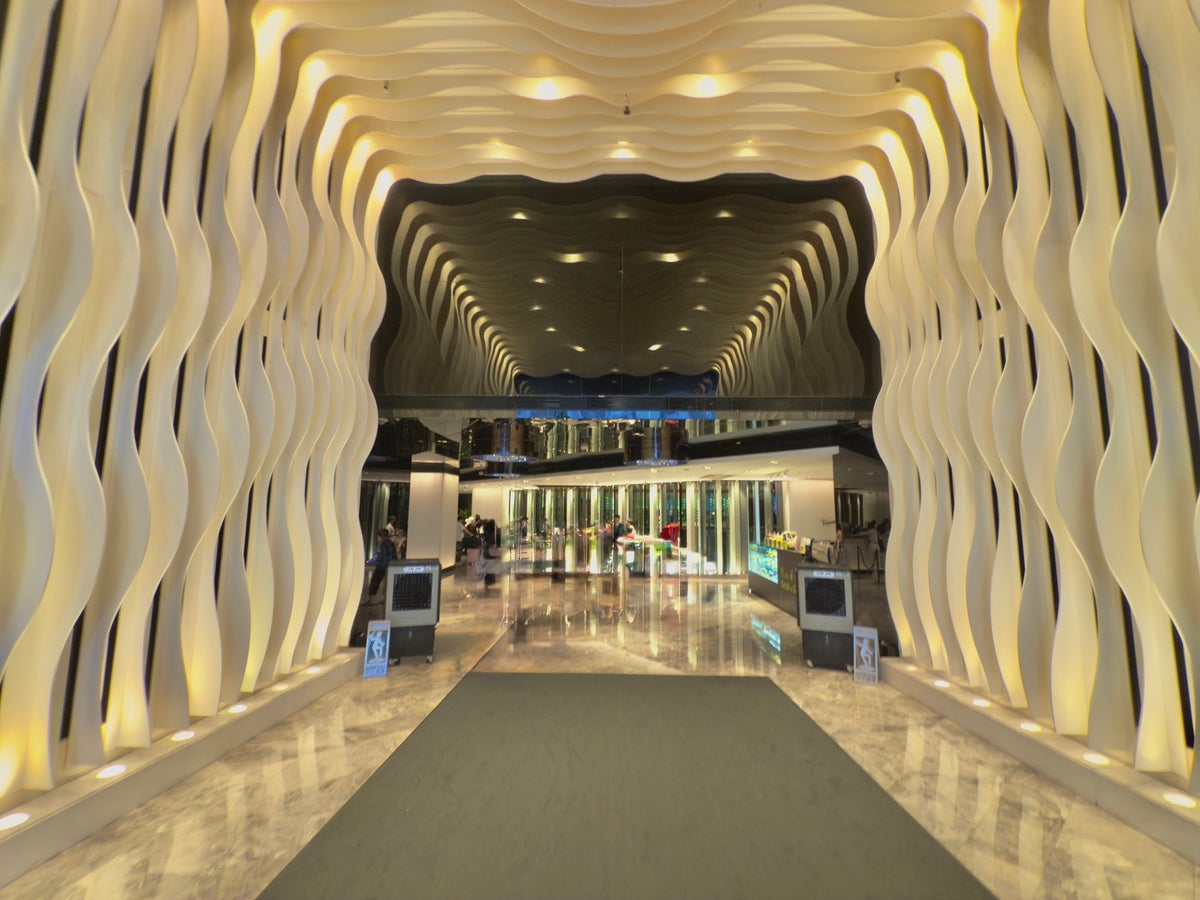 The Mira Hong Kong entryway
