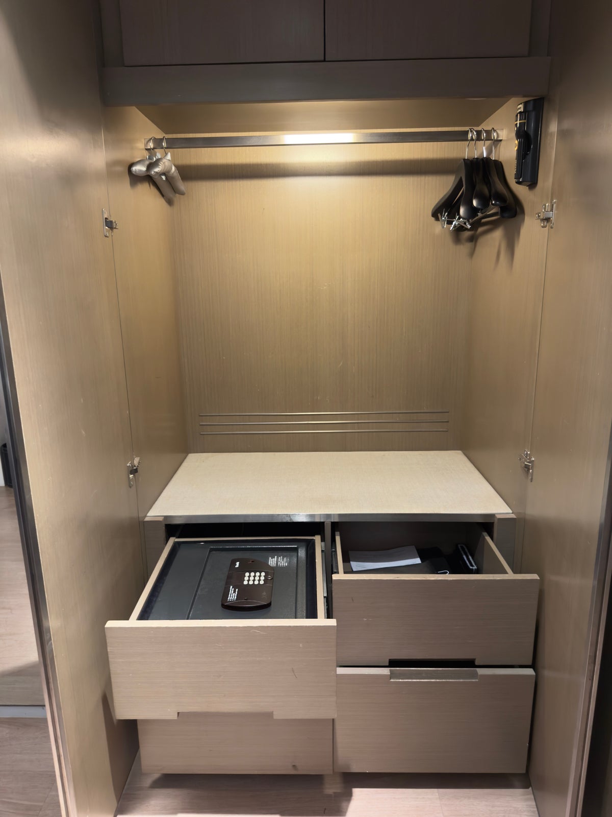 The Mira Hong Kong luggage storage