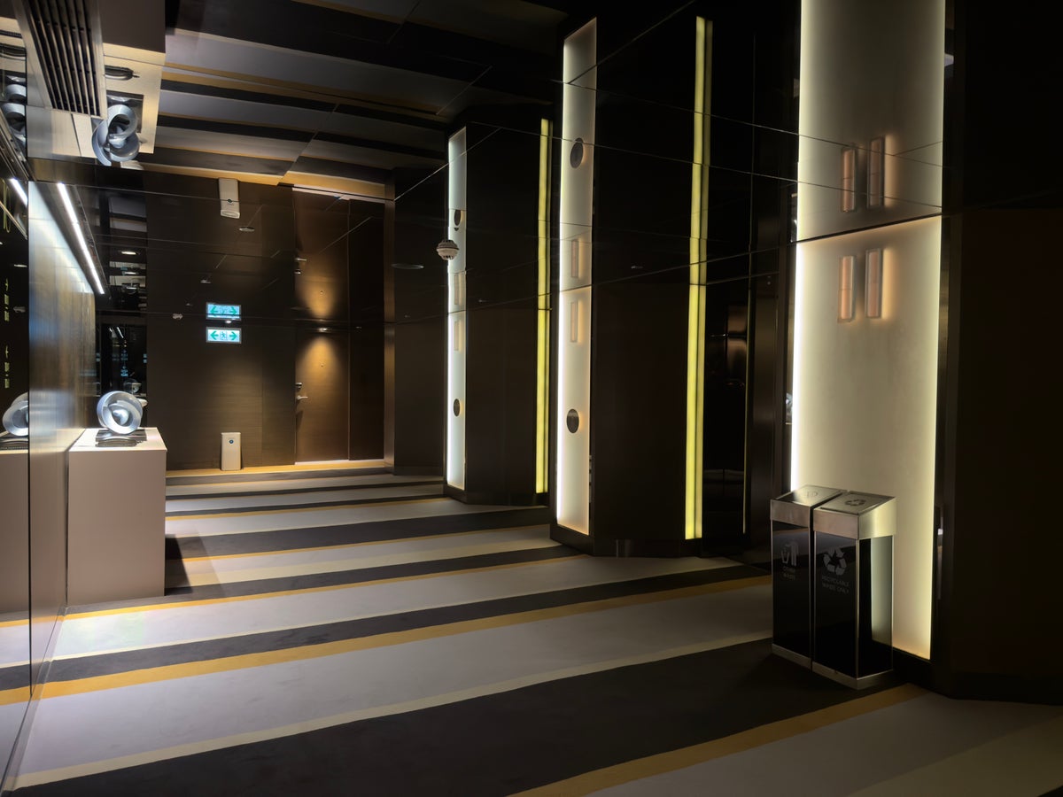The Mira Hong Kong room elevators