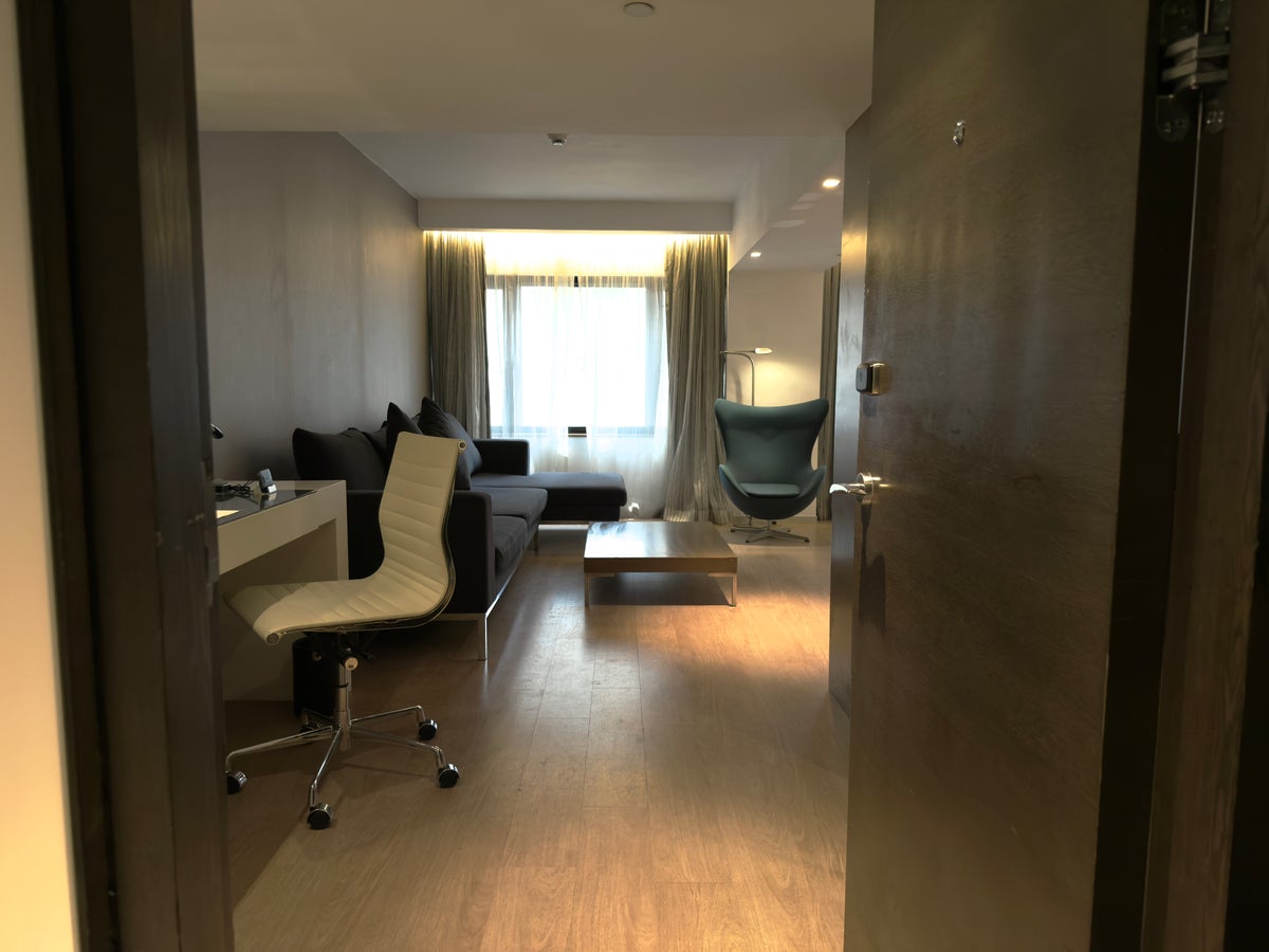 The Mira Hong Kong room foyer