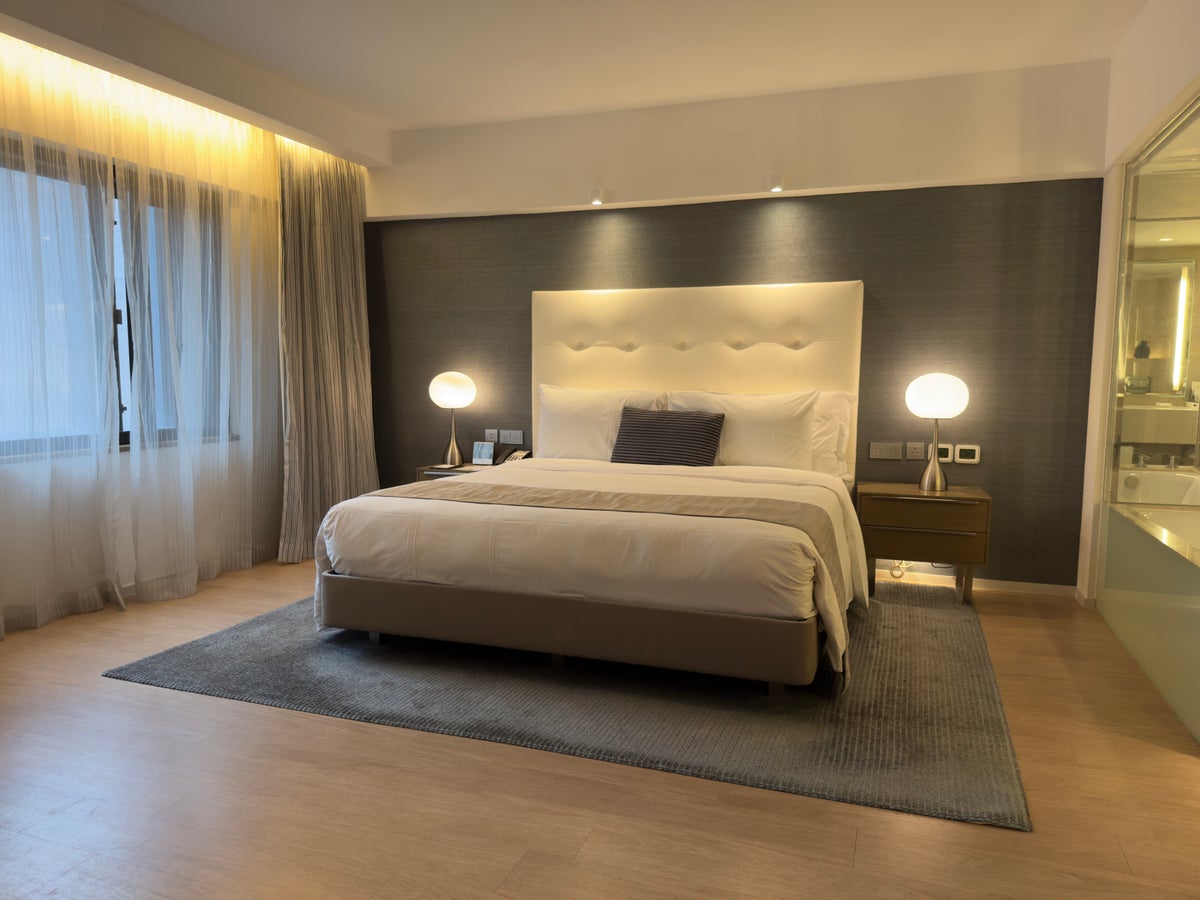 The Mira Hong Kong suite bed