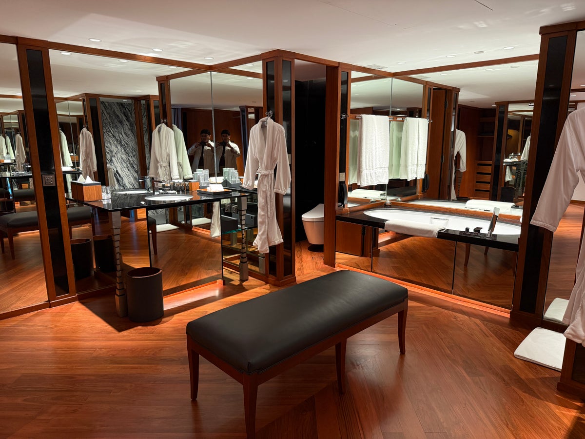 The Sukhothai Bangkok bathroom main