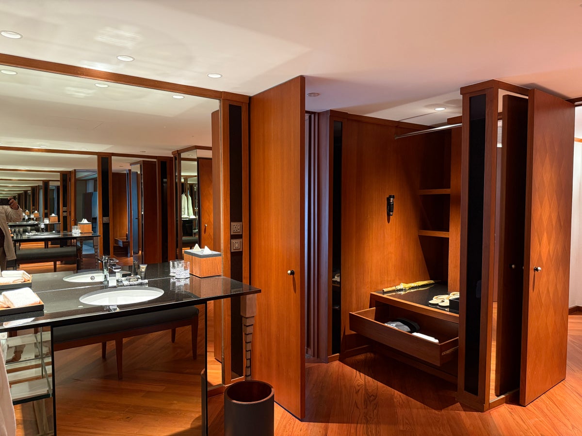 The Sukhothai Bangkok closet space
