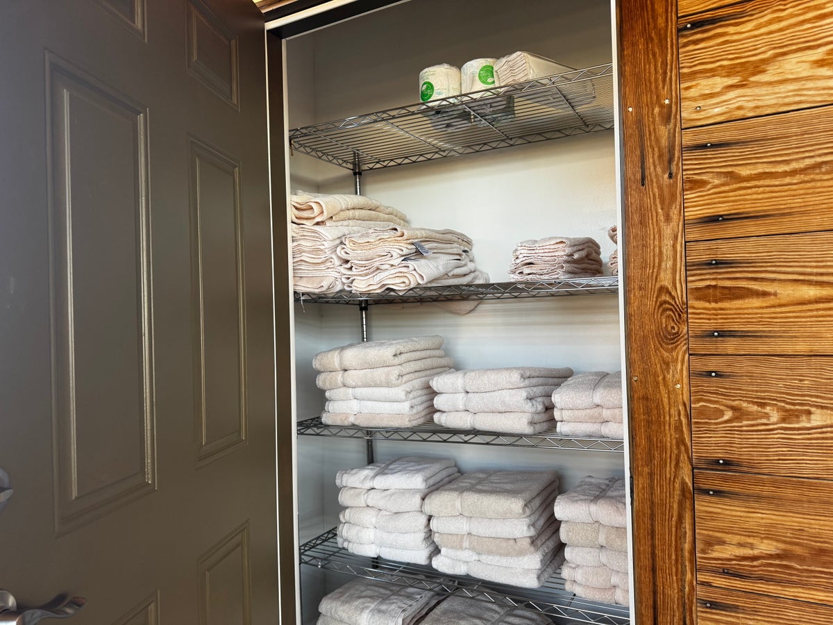 Under Canvas Moab bathroom towels