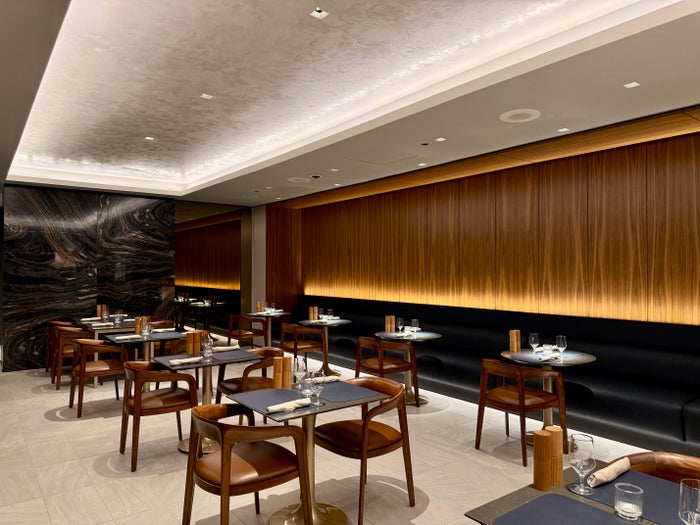 United Polaris Lounge Chicago Dining Room Seating Overview United Polaris Lounge Chicago Dining Room Seating Overview