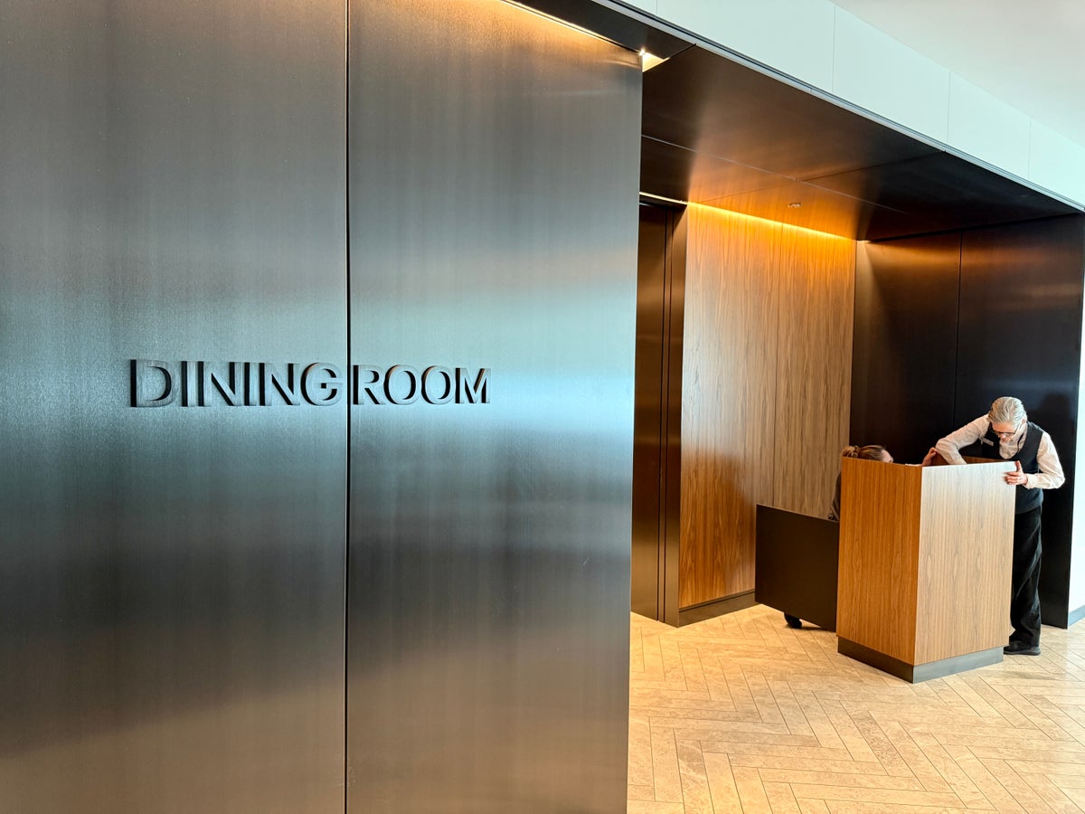 United Polaris Lounge Chicago Dining Room Signage