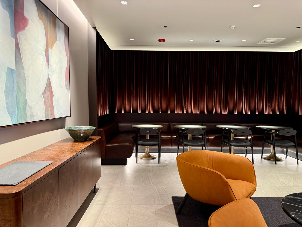 United Polaris Lounge Chicago Dining Room Waiting Room Seating