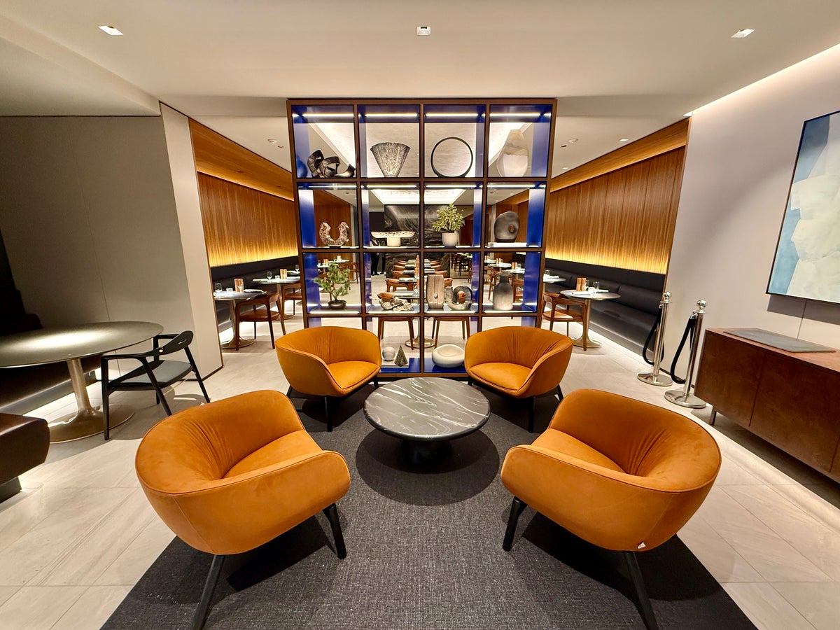 United Polaris Lounge Chicago Dining Room Waiting Room