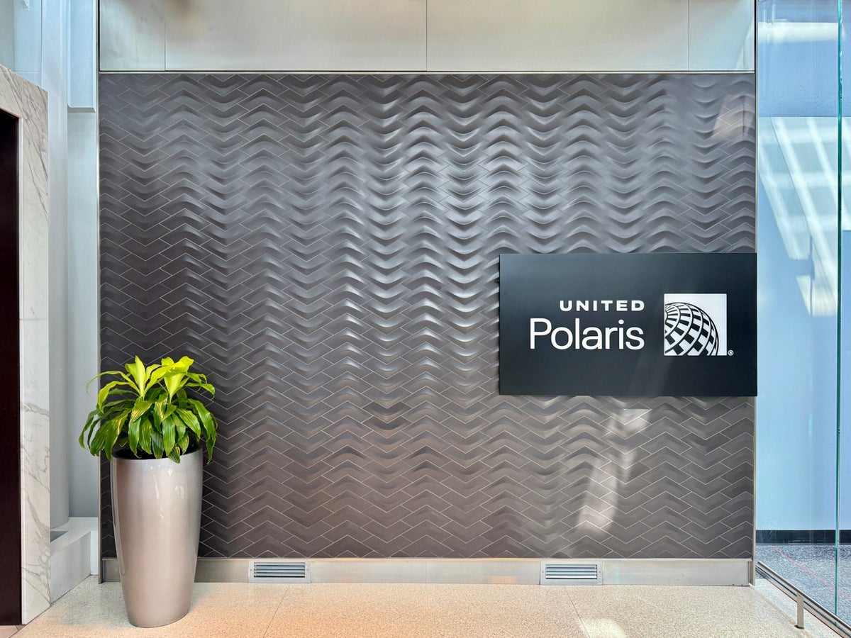 United Polaris Lounge Chicago Interior Branding
