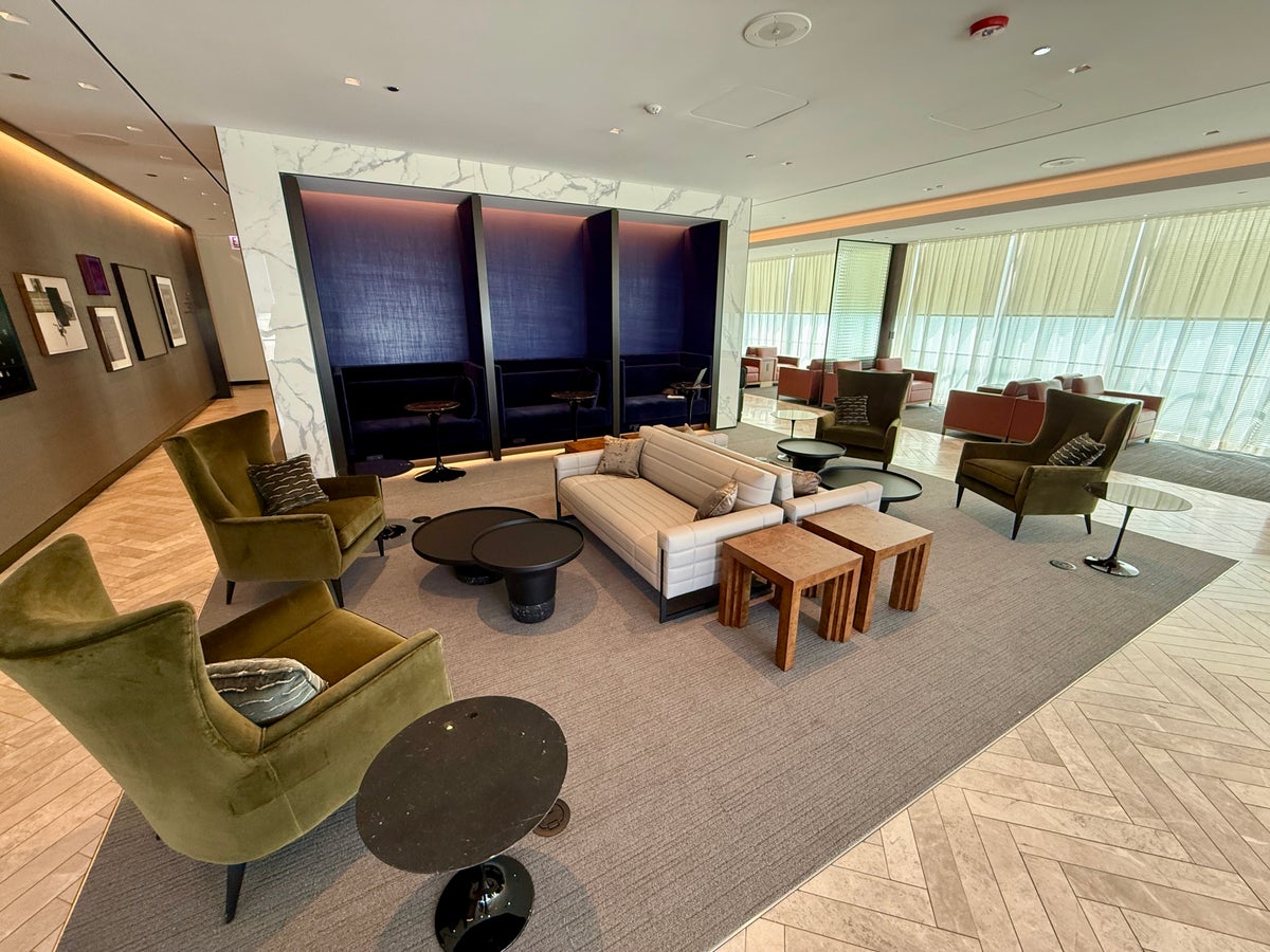 United Polaris Lounge Chicago Living Room