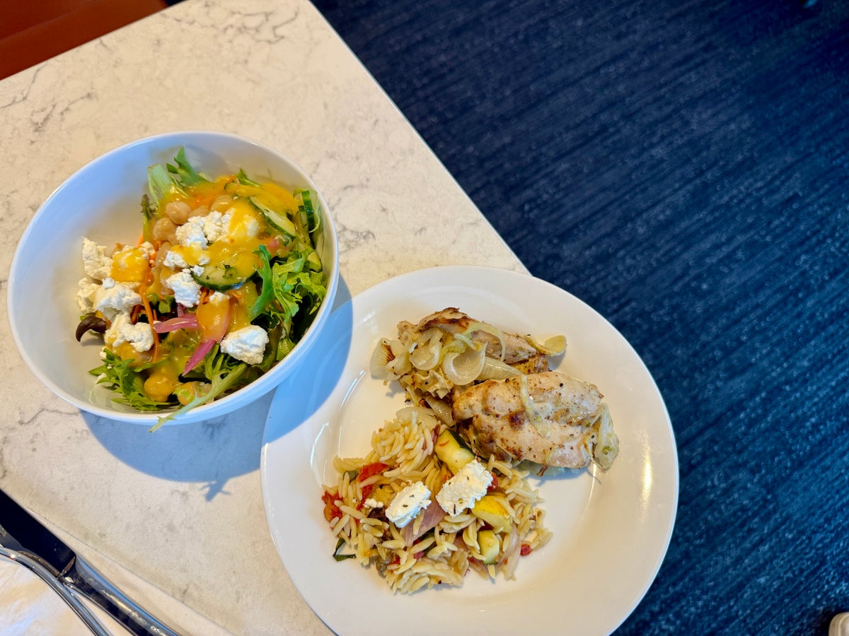 United Polaris Lounge Chicago Lunch