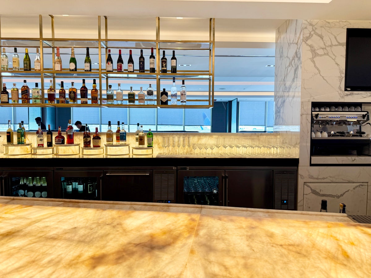 United Polaris Lounge Chicago Main Bar Spirits