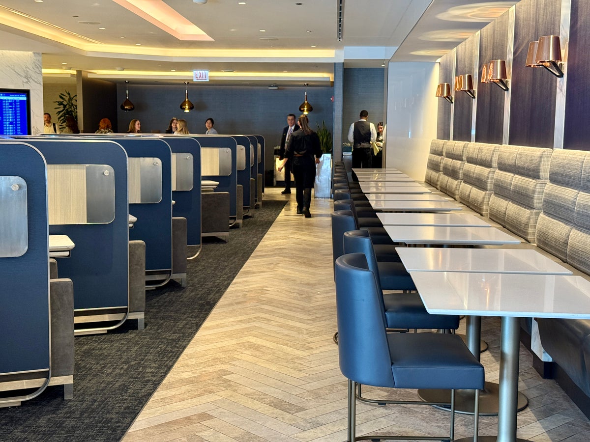 United Polaris Lounge Chicago Main Seating Area