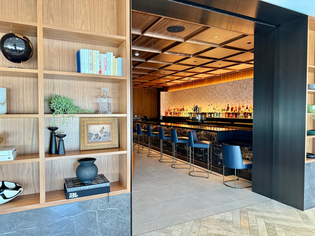 A First Look at United’s Larger, Refreshed Polaris Lounge at Chicago O’Hare
