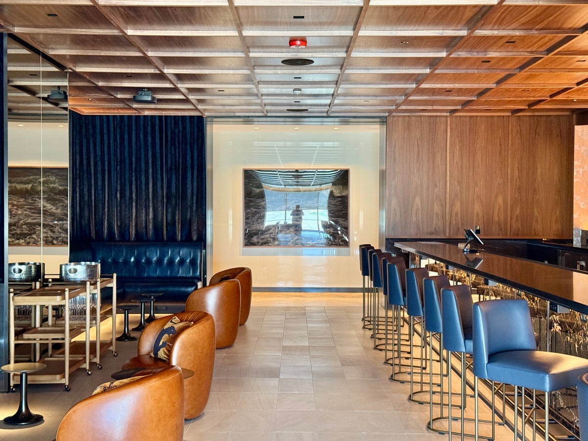 United Polaris Lounge Chicago Speakeasy Overview