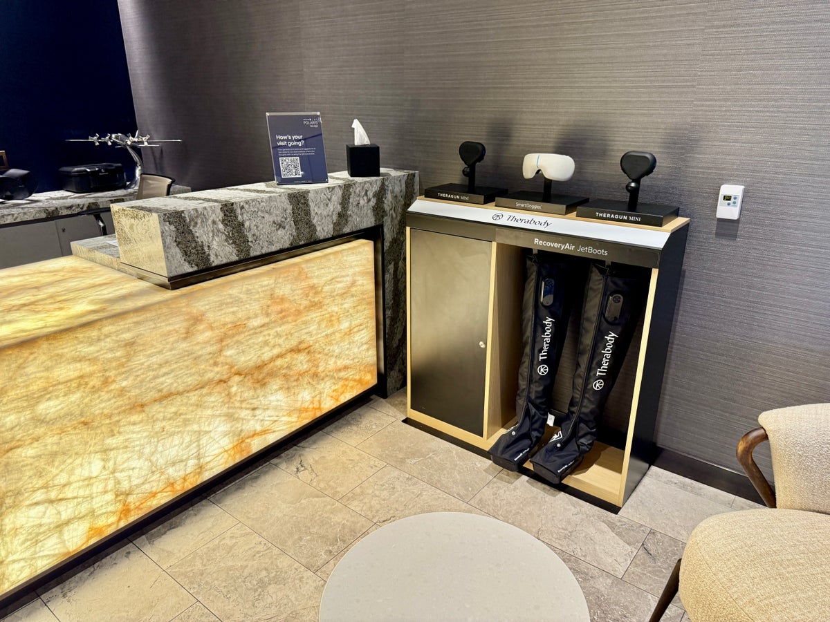 United Polaris Lounge Chicago Therabody Boots