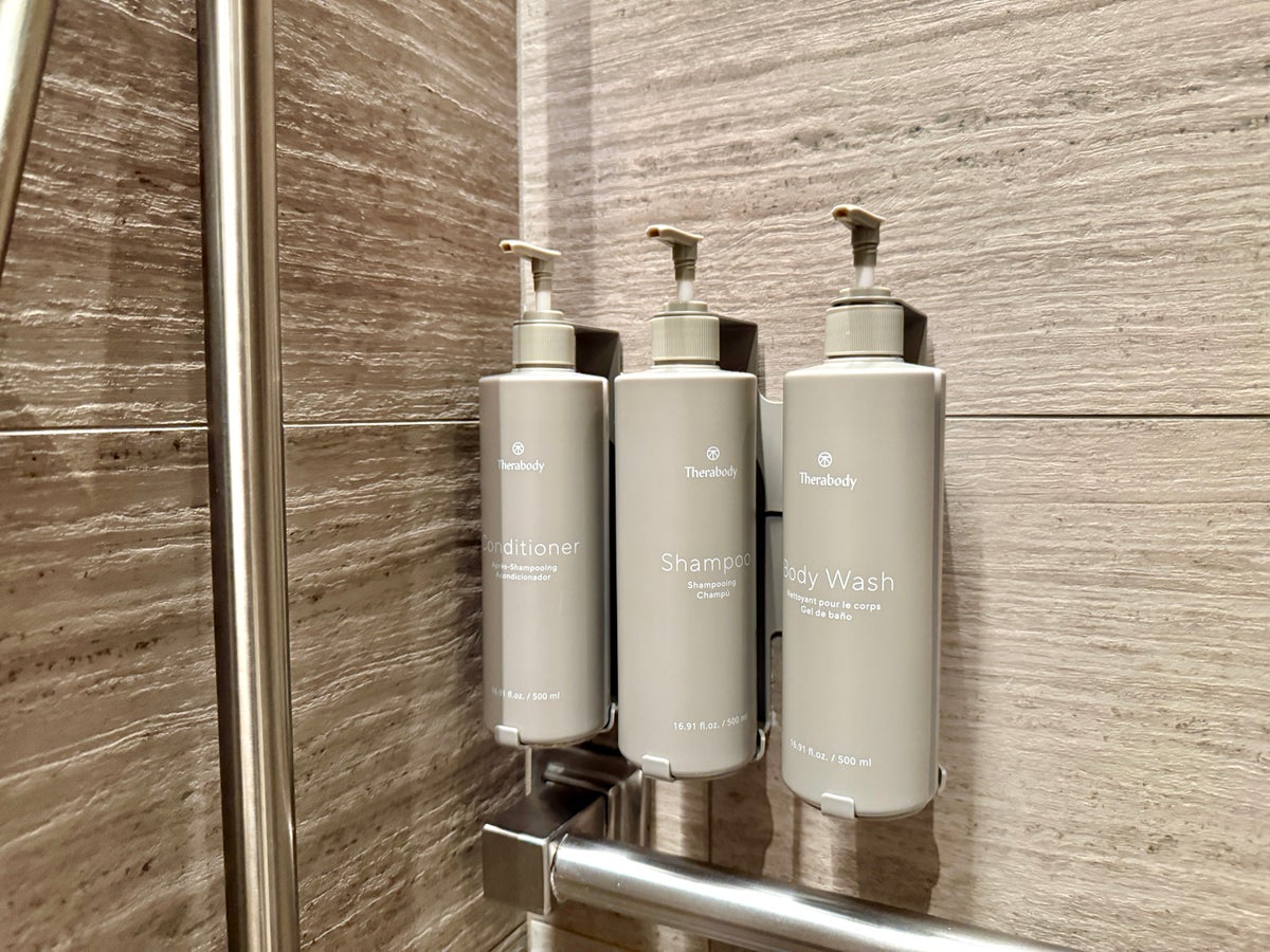 United Polaris Lounge Chicago Therabody Shower Toiletries