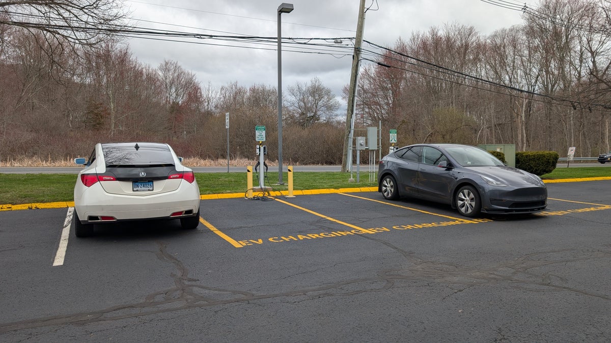 Wyndham Southbury electric vehicle charging