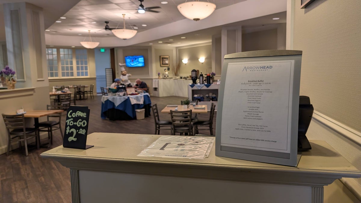 Wyndham Southbury food and beverages Arrowhead Restaurant breakfast buffet