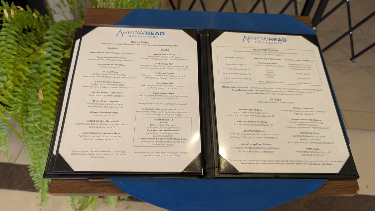 Wyndham Southbury food and beverages Arrowhead Restaurant dinner menu