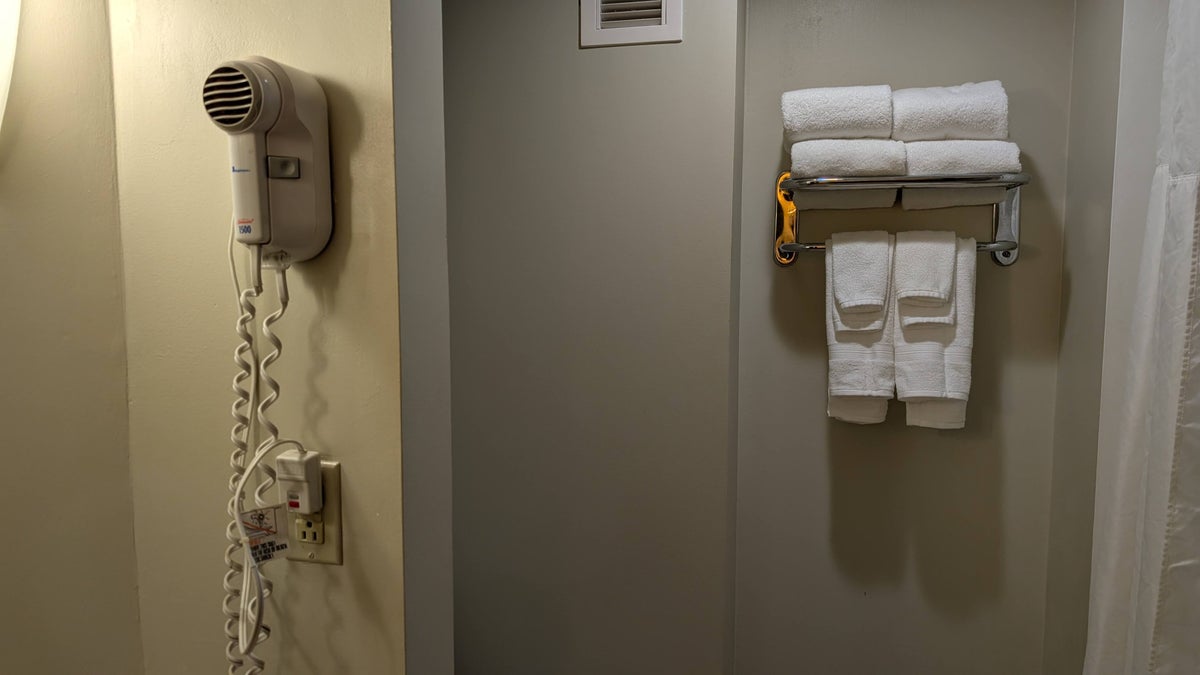Wyndham Southbury guestroom bathroom hair dryer and towels
