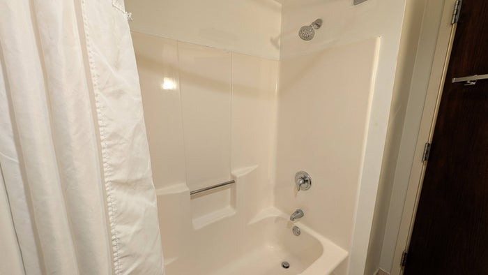 Wyndham Southbury guestroom bathroom shower