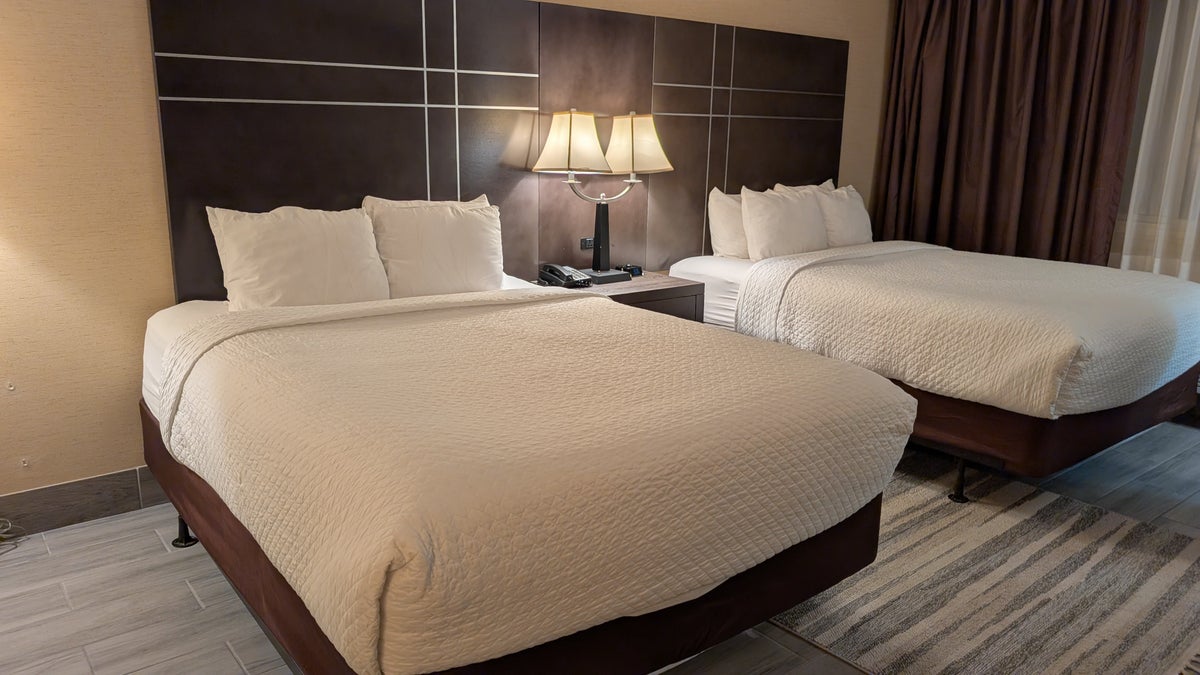 Wyndham Southbury guestroom beds