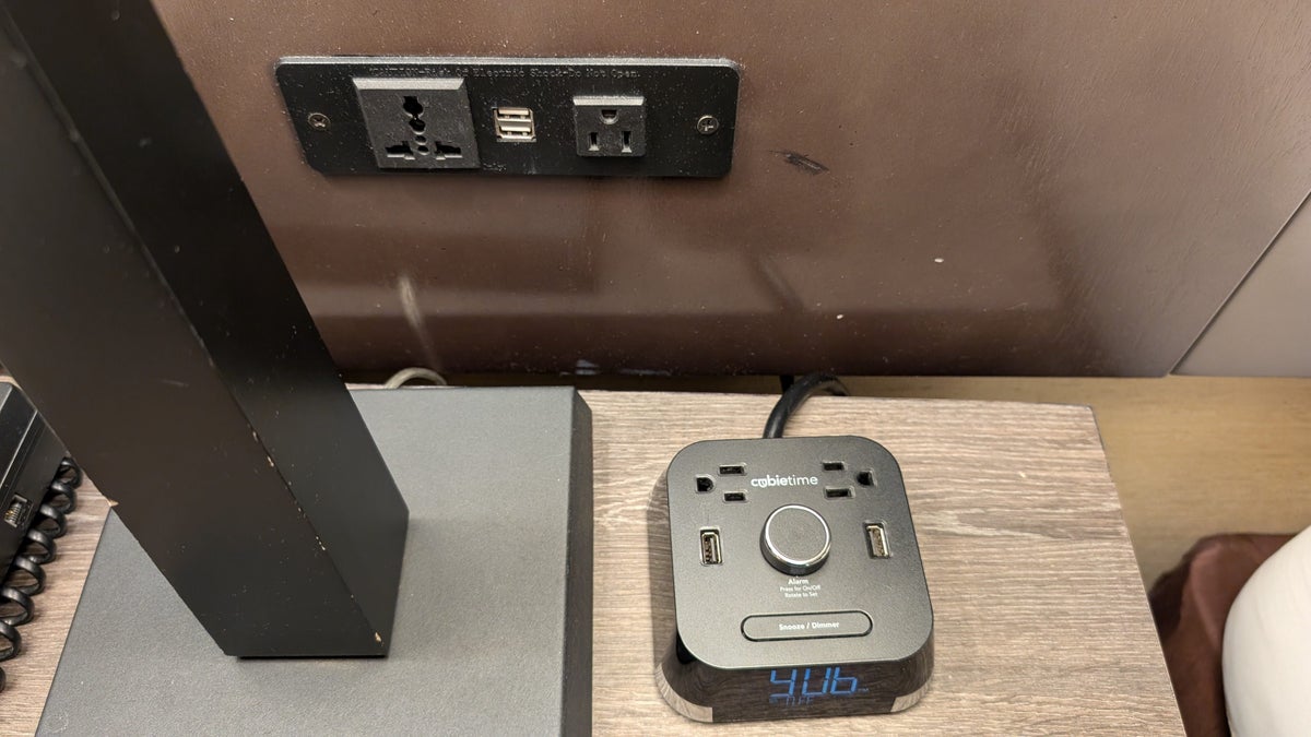 Wyndham Southbury guestroom outlets