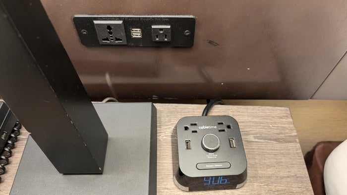 Wyndham Southbury guestroom outlets