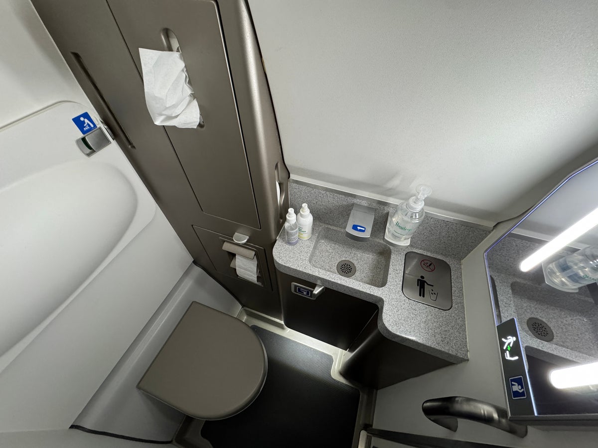 airBaltic A220 300 TLL OSL lavatory