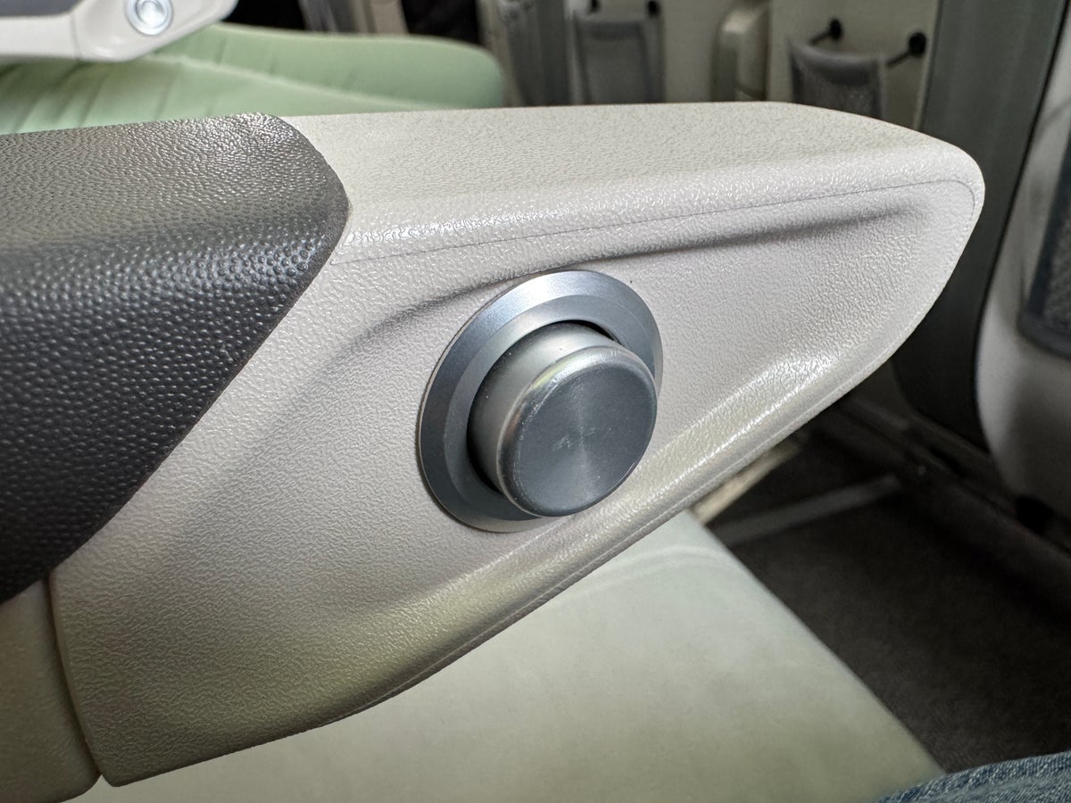 airBaltic A220 300 TLL OSL recline