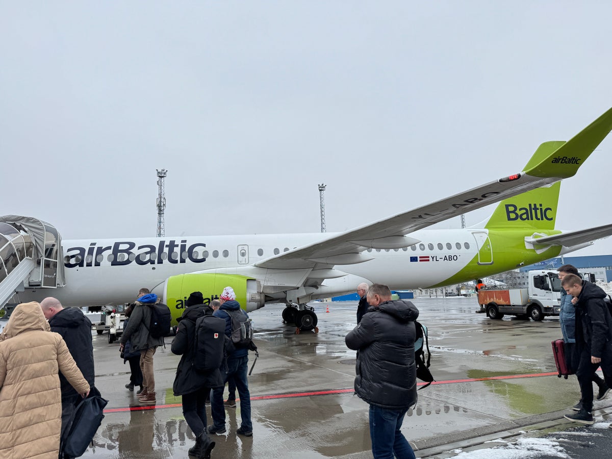 airBaltic A220 300 TLL boarding