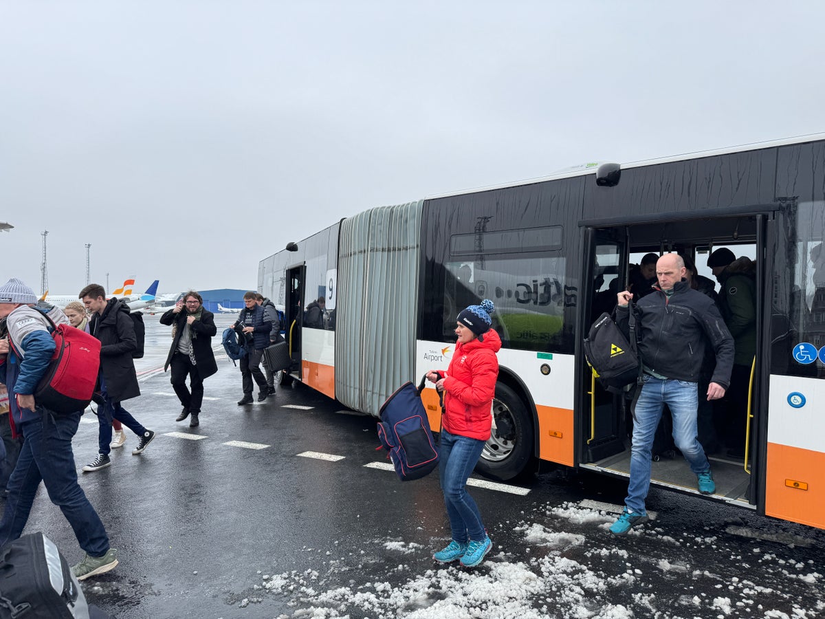 airBaltic TLL bus boarding