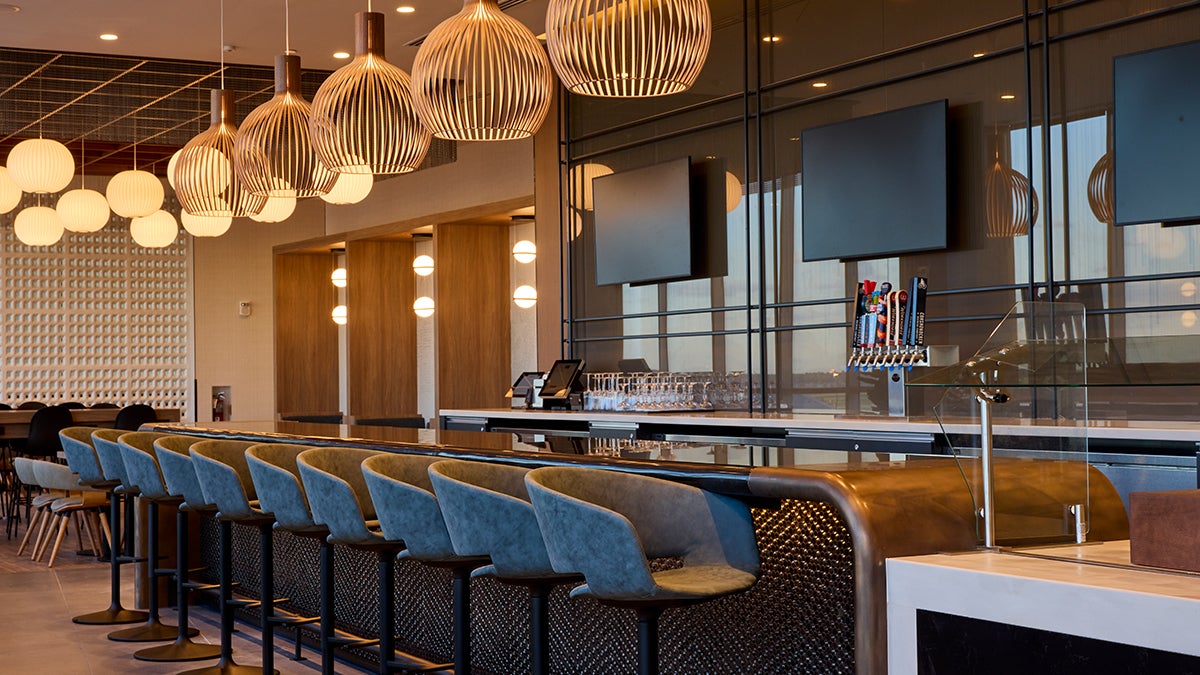AA Flagship Lounge PHL