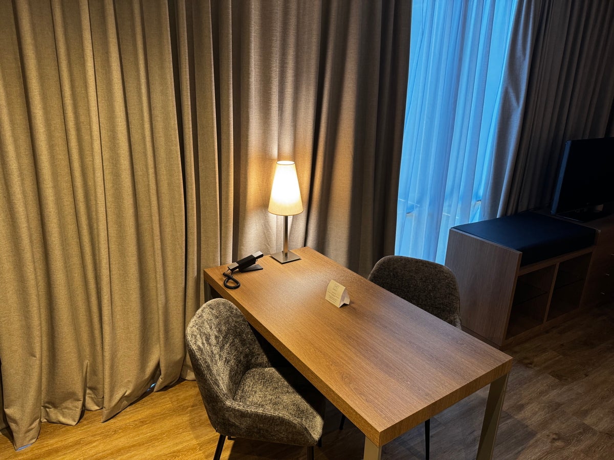 AC Hotel La Finca bedroom desk