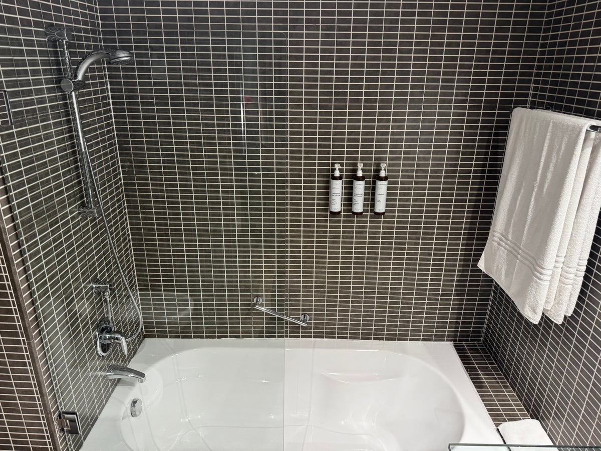AC Hotel La Finca shower