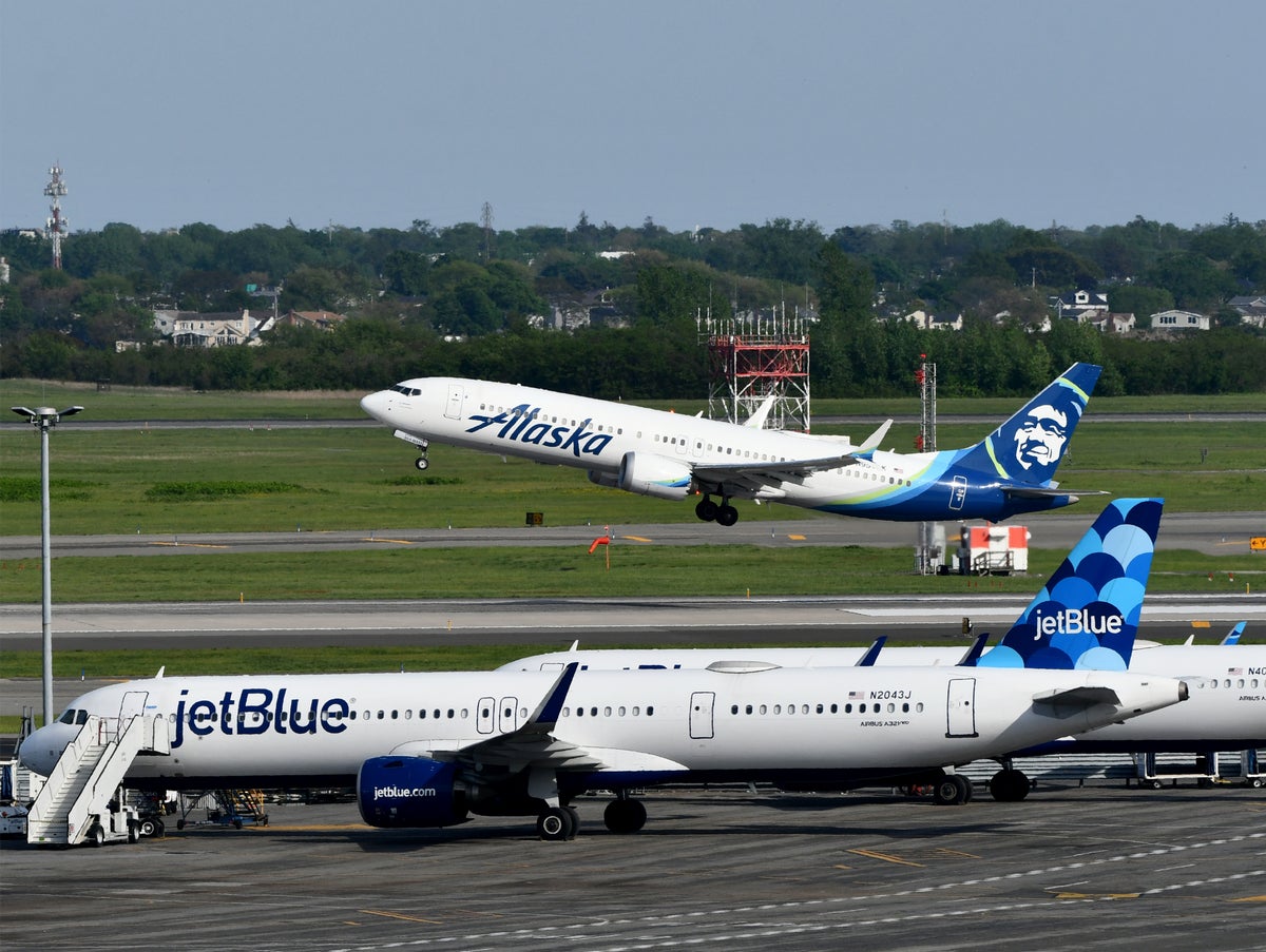 Alaska Airlines B737 MAX9 JetBlue A321 JFK