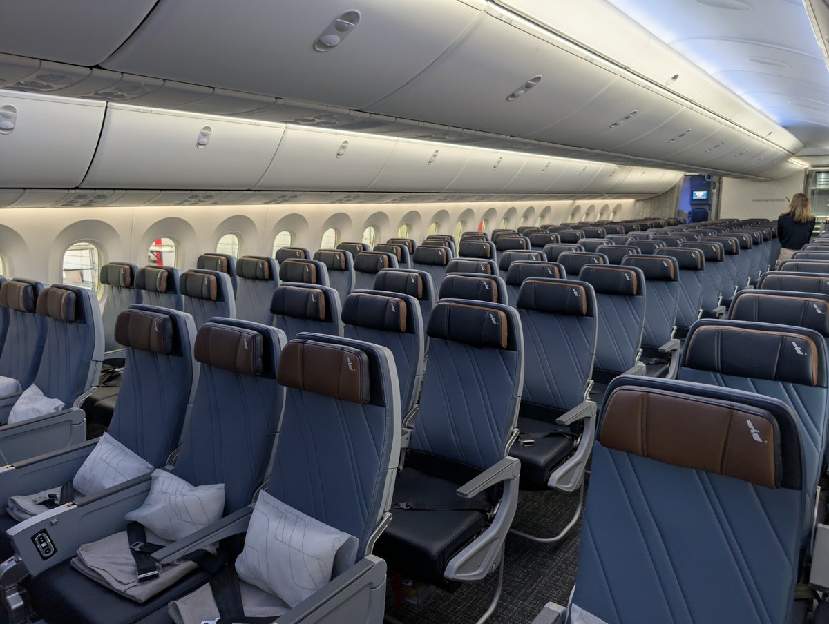 American Airlines 787 9P Main Cabin