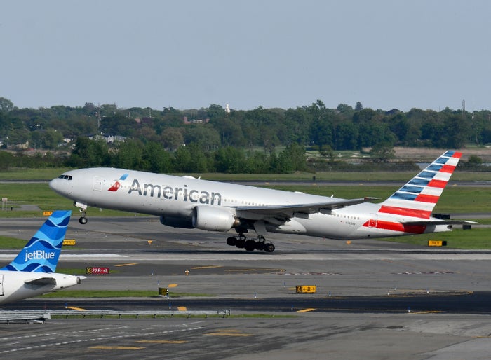 American Airlines Boeing 777 200ER JetBlue JFK takeoff