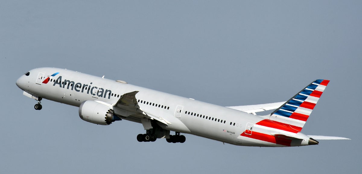 American Airlines Boeing 787 9 takeoff