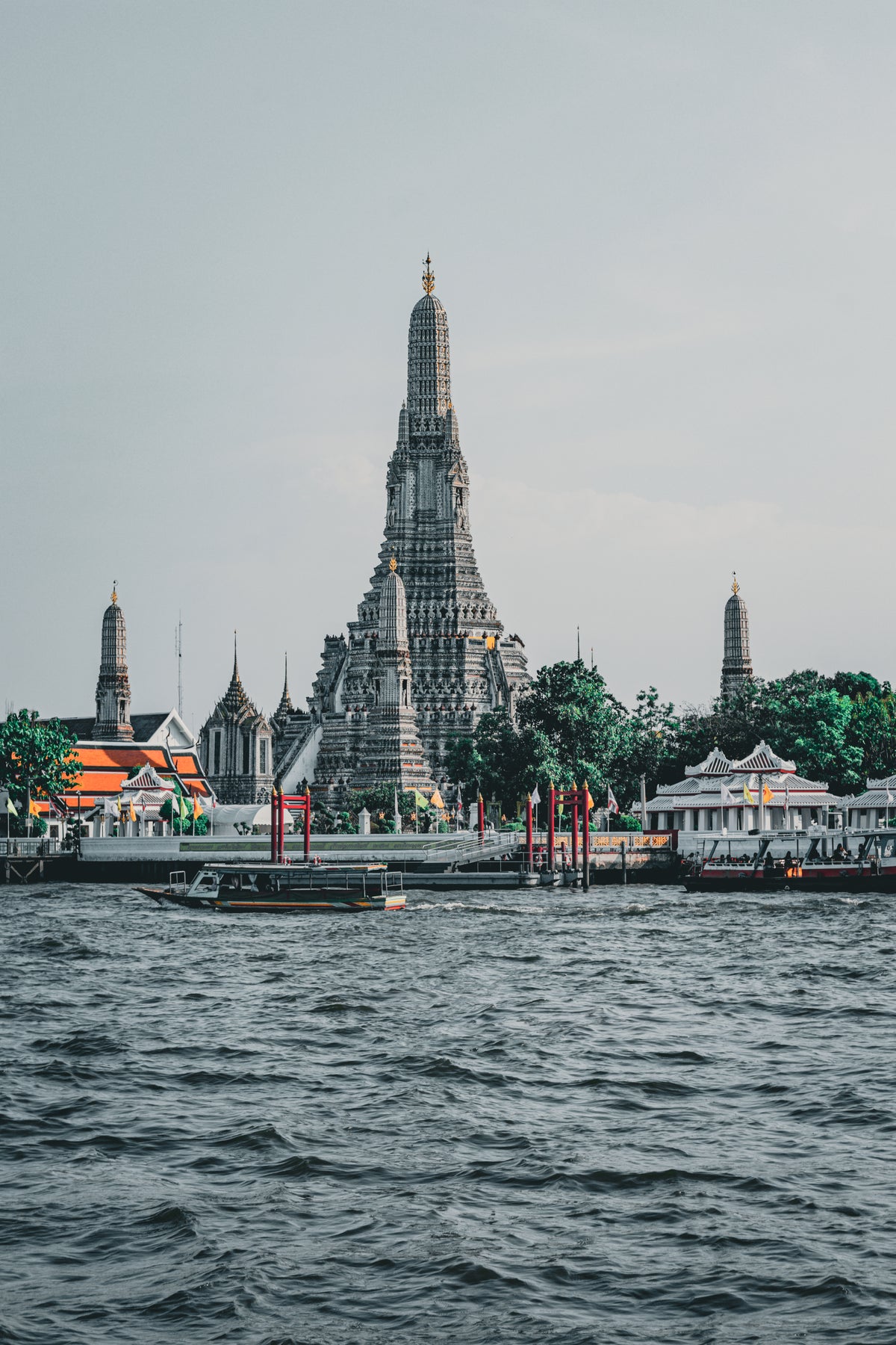 Bangkok Wat Arun from water