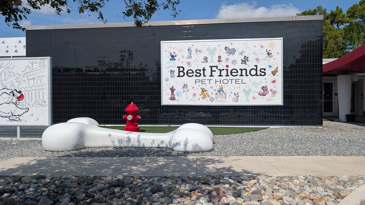 Best Friends Pet Hotel Orlando entrance dog bone and hydrant