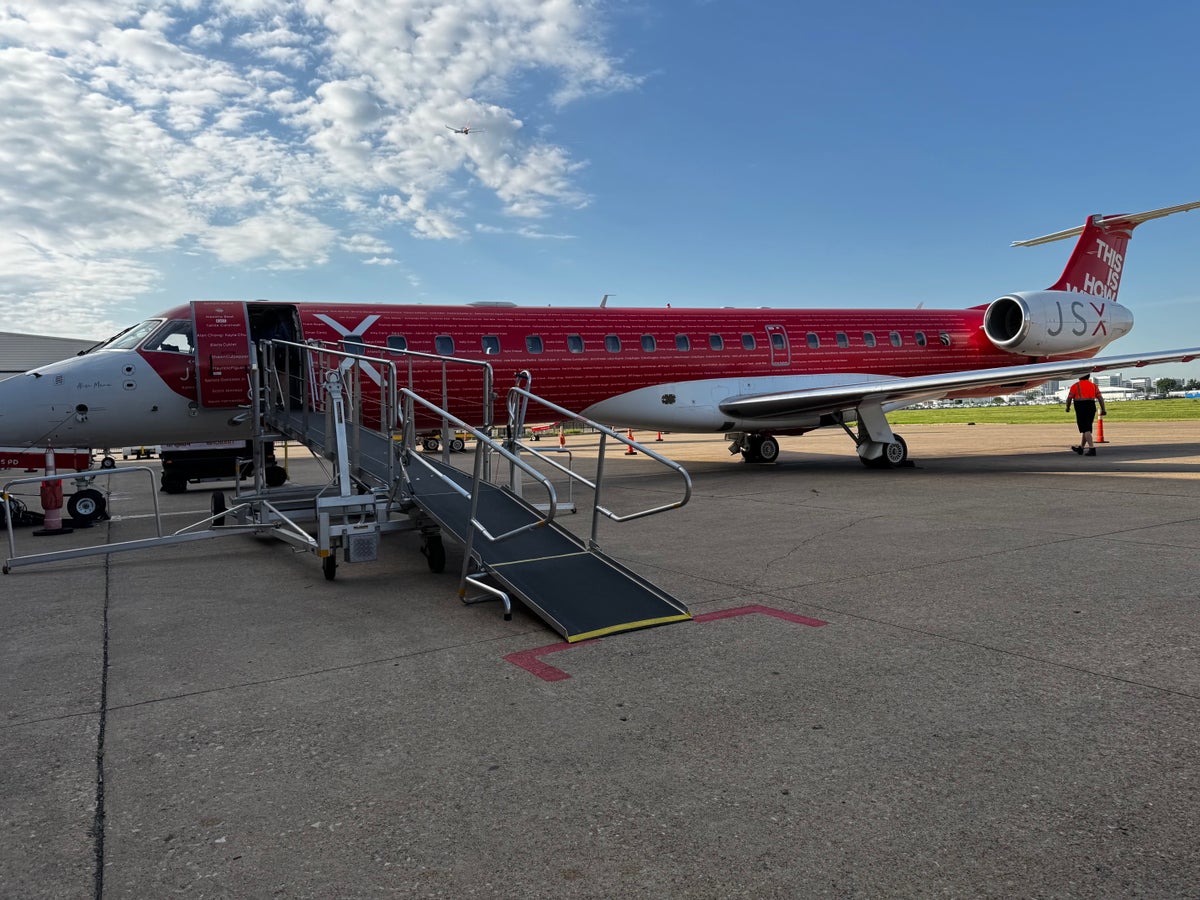 Boarding JSX E145 with Travel Leisure livery