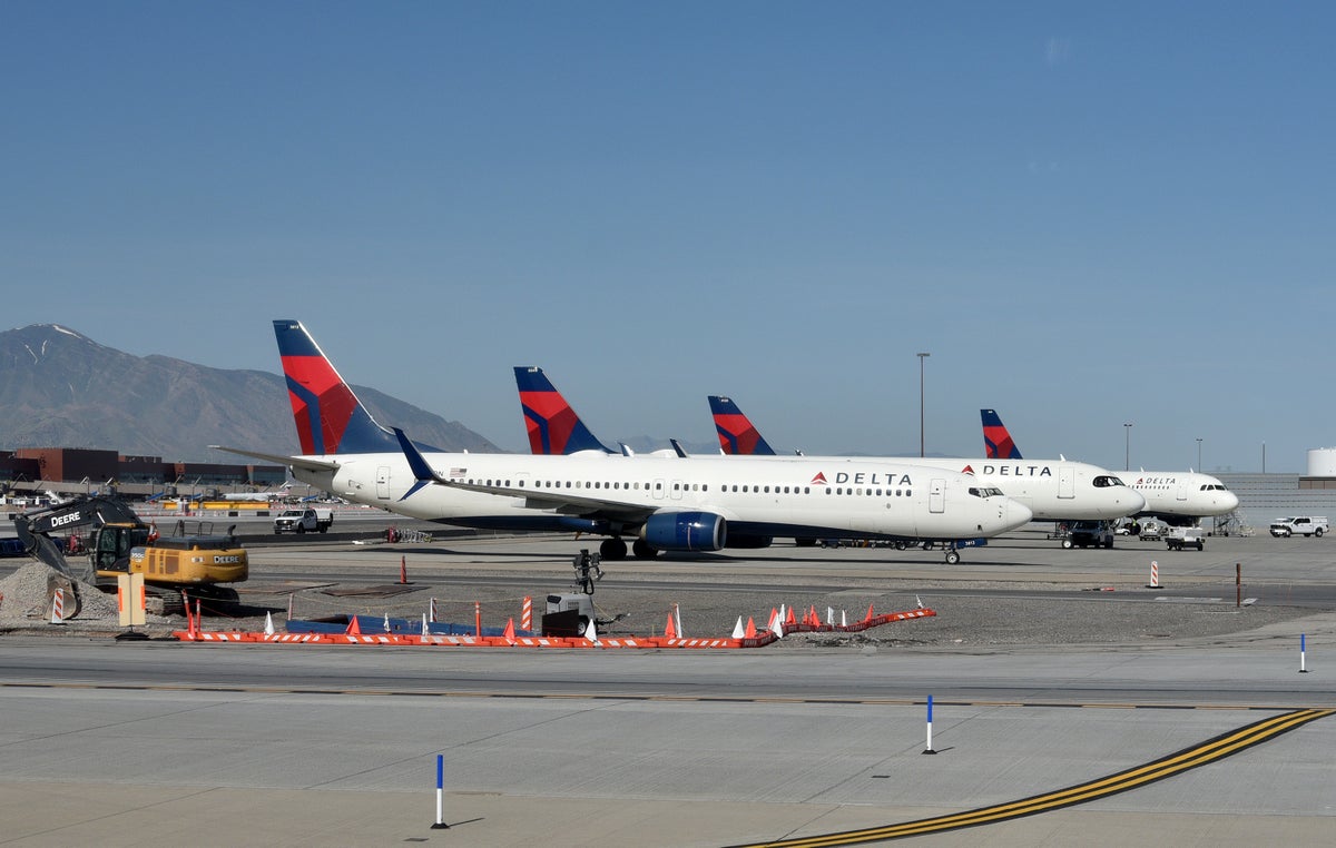 Delta Air Lines SkyMiles Loyalty Program Review