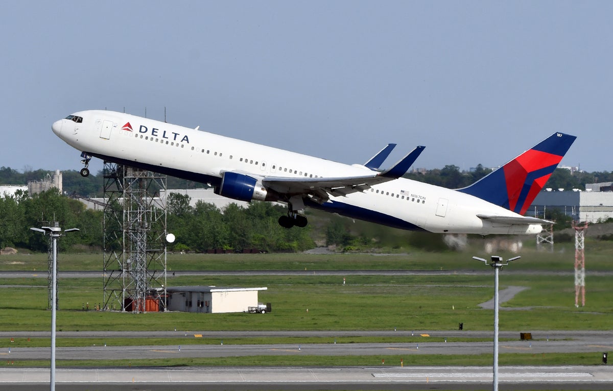 Delta Air Lines B767 300ER takeoff JFK