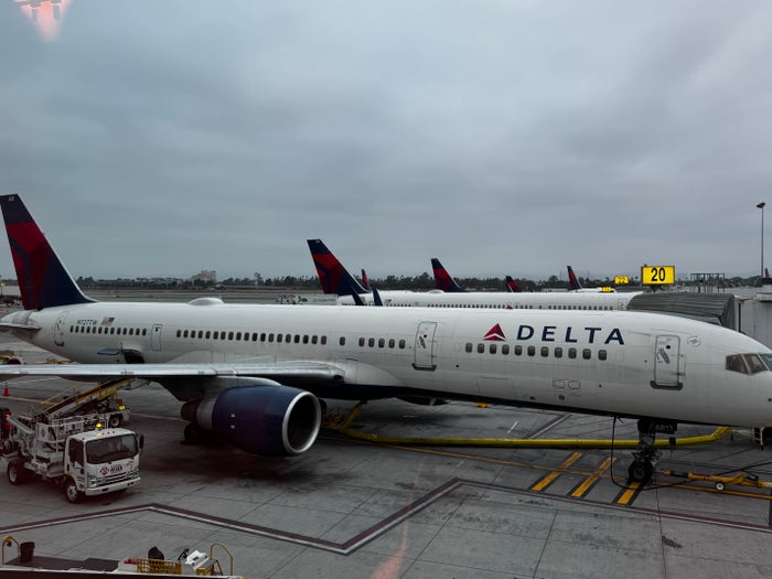 Delta Air Lines Boeing 757 200 at LAX Delta Air Lines Boeing 757 200 at LAX