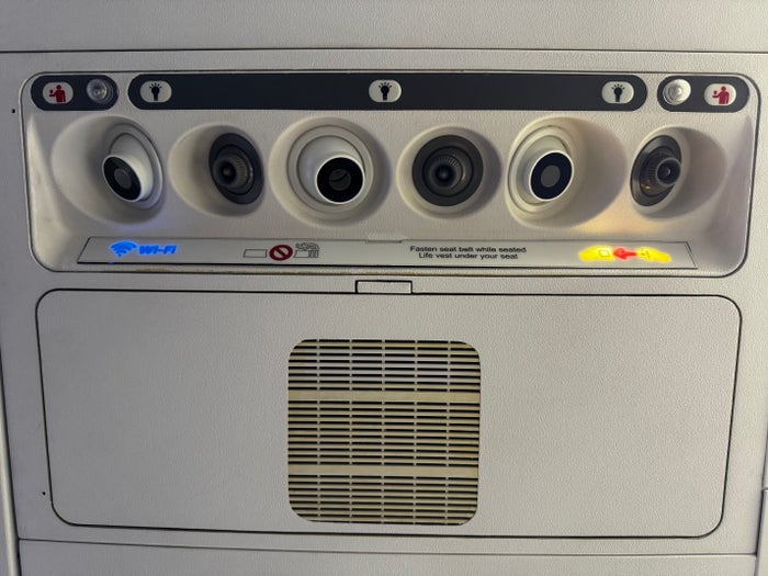 Delta One B757 200 LAX BOS nozzles lights Delta One B757 200 LAX BOS nozzles lights