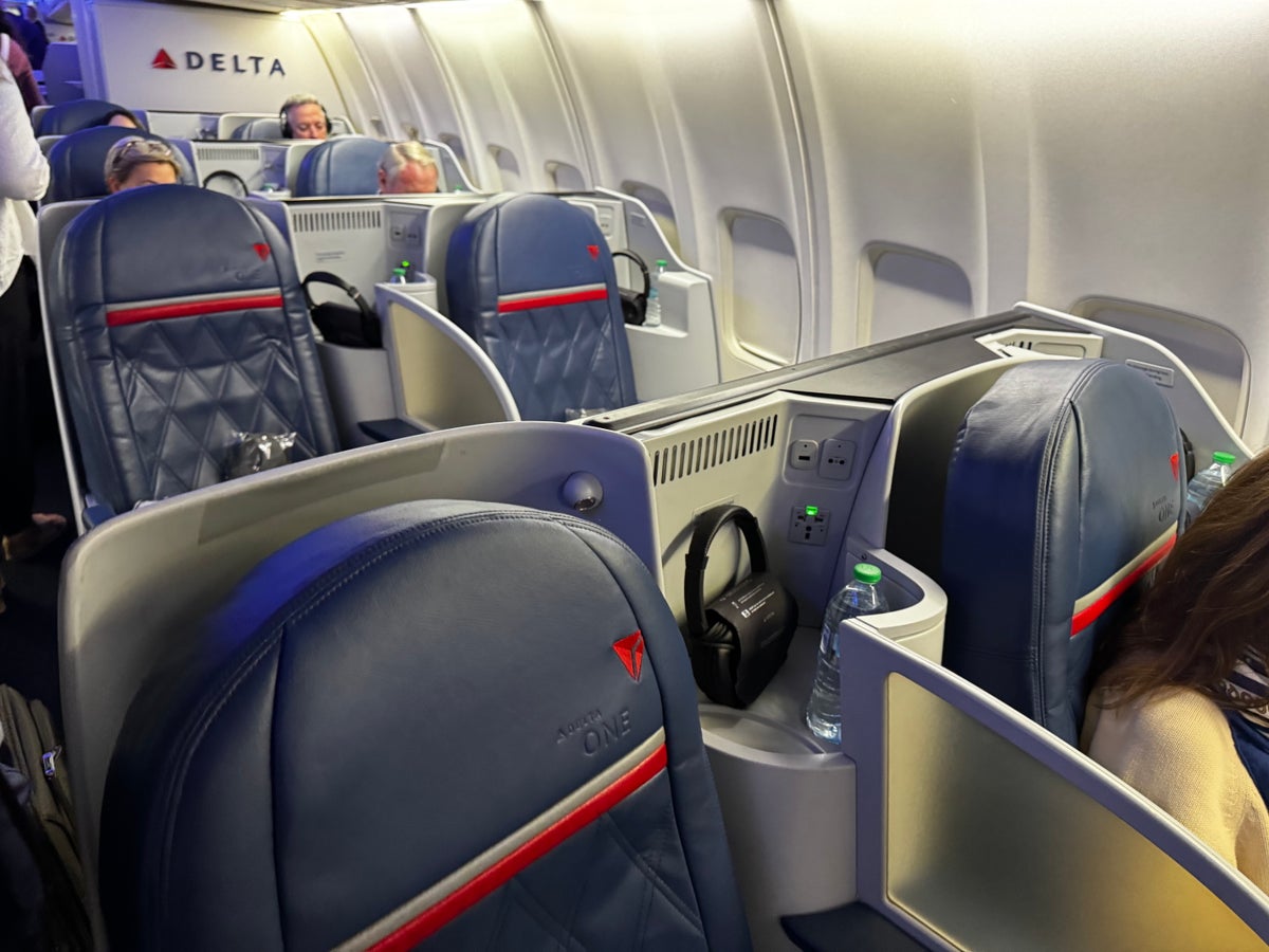 Delta One Boeing 757-200 Business Class Review [LAX to BOS]