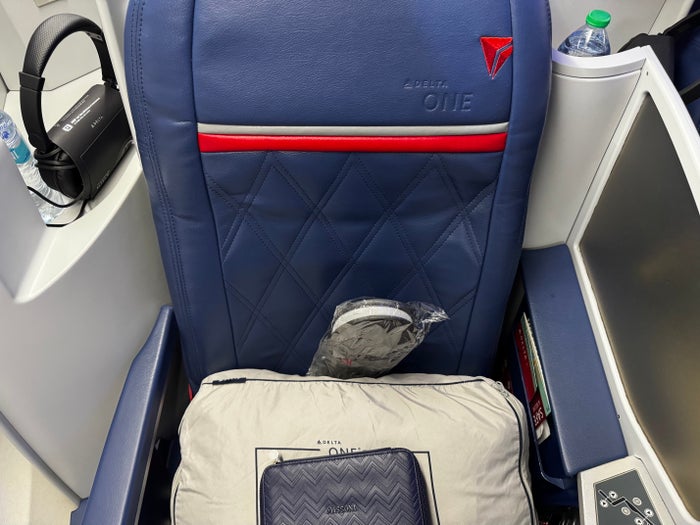 Delta One B757 200 LAX BOS seat 3D Delta One B757 200 LAX BOS seat 3D
