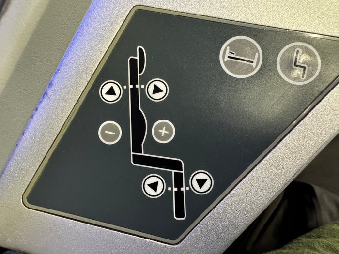 Delta One B757 200 LAX BOS seat controls Delta One B757 200 LAX BOS seat controls